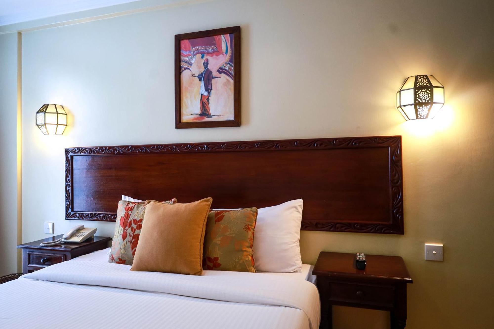 The Heron By Sarovar Portico India Hotel