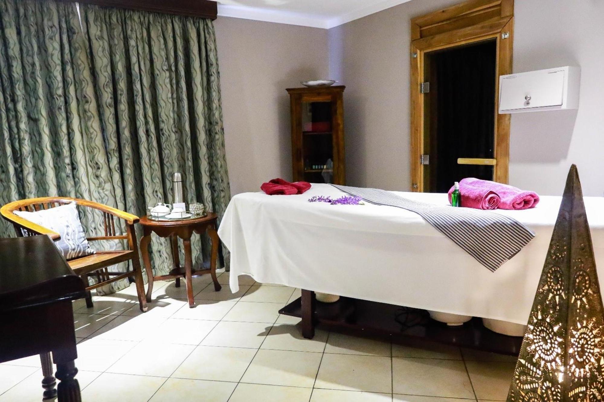 The Heron By Sarovar Portico India Hotel 4*