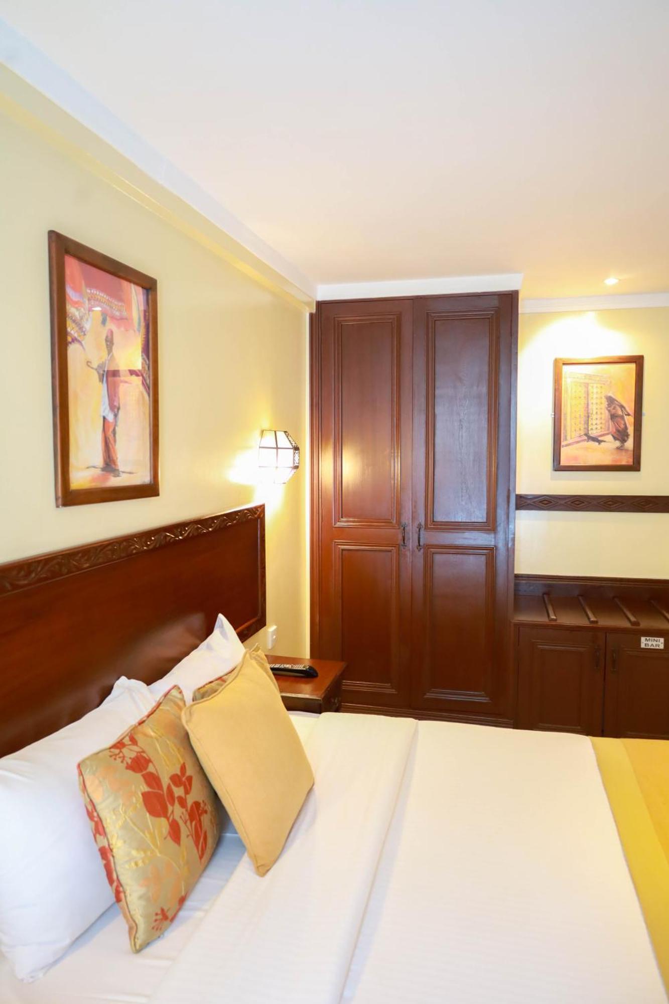 Hotel The Heron By Sarovar Portico India