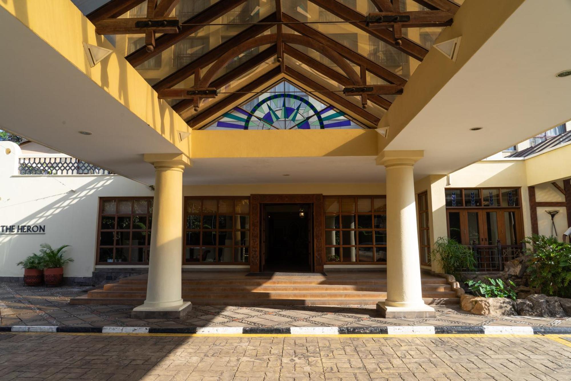 Hotel The Heron By Sarovar Portico India 4*