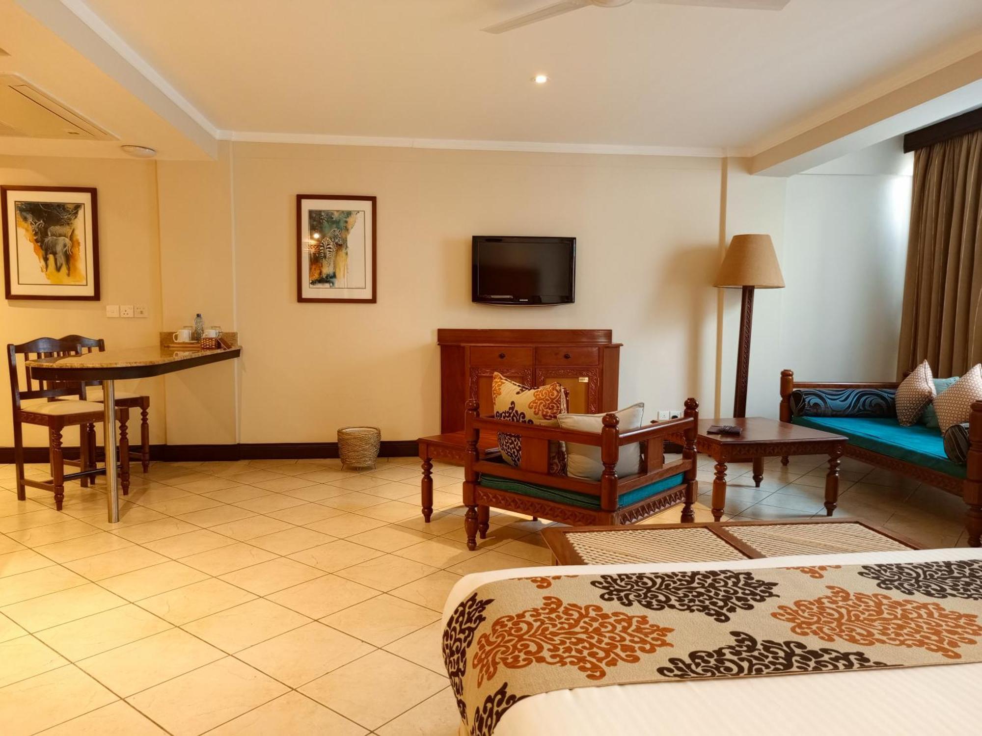 The Heron By Sarovar Portico India Hotel 4*