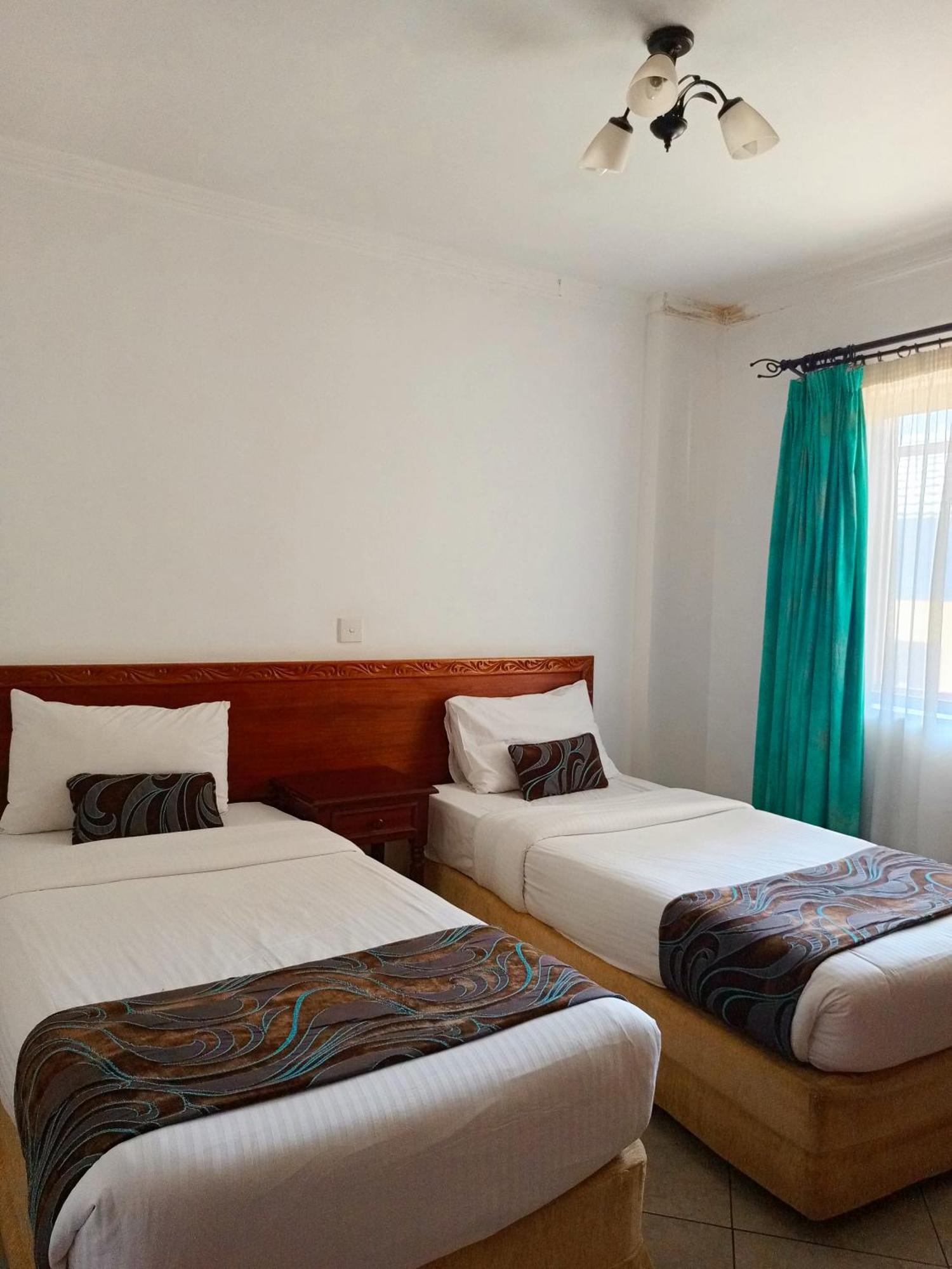 Hotel The Heron By Sarovar Portico India 4*